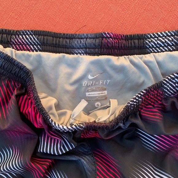 Nike Dri-Fit workout shorts - Picture 4 of 4